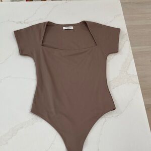 Babaton Contour Squareneck Short Sleeve Bodysuit